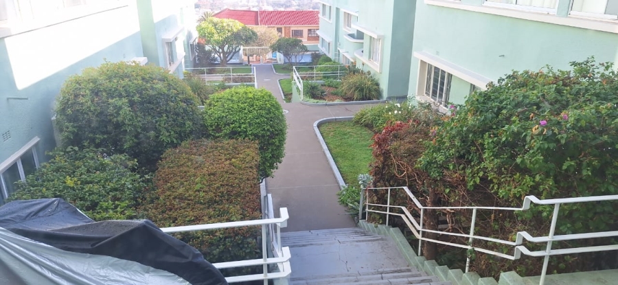 To Let 1 Bedroom Property for Rent in Vredehoek Western Cape